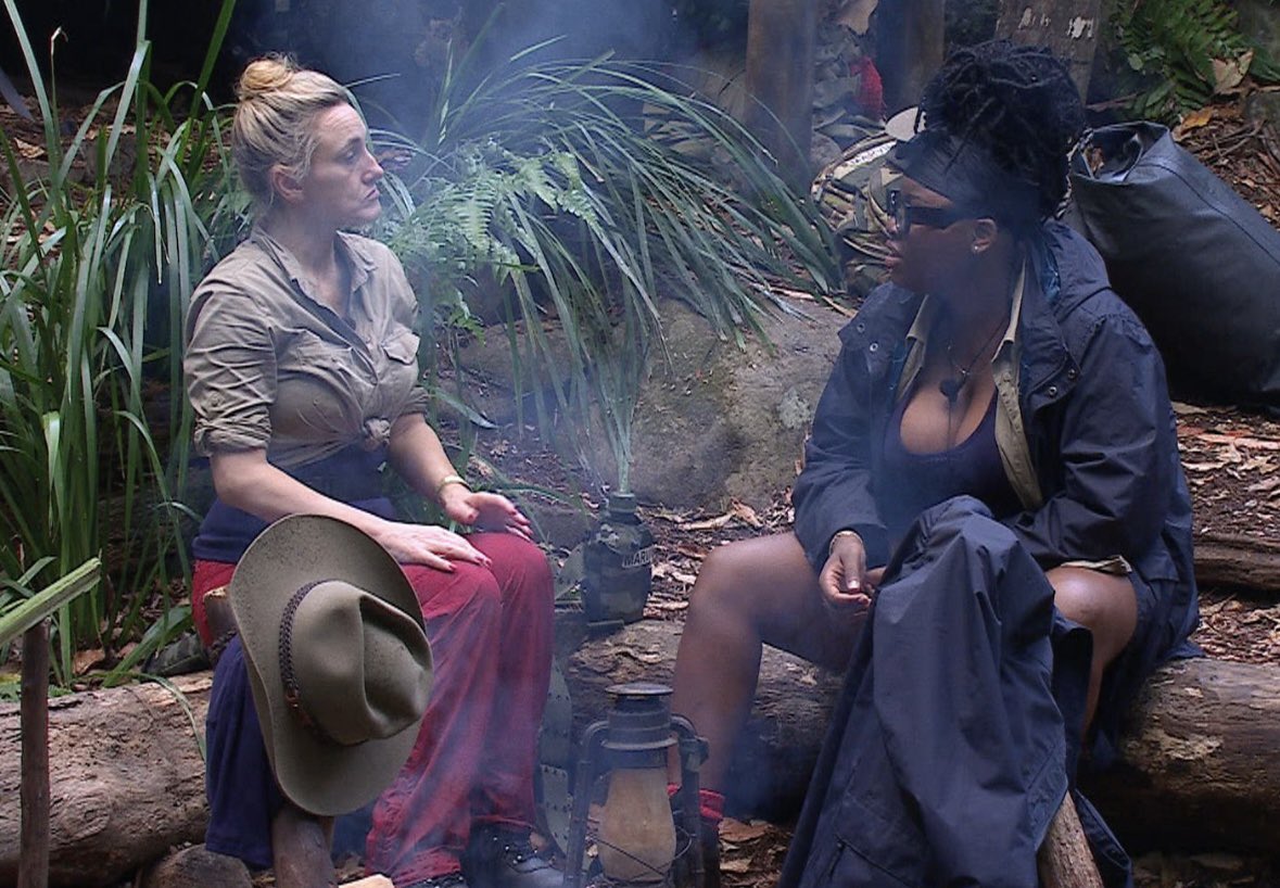 We know what you’re all thinking… bloody hell, Grace has amazing posture!! 😮 An osteopath’s dream!!! 🤣 #TeamGrace #ImACeleb @imacelebrity