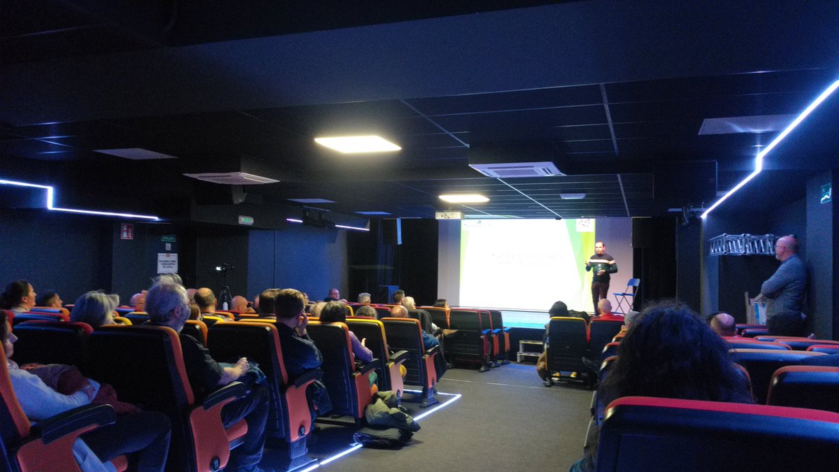 Lujerío ibérico.  Ponencias de altos y largos vuelos con motivo del 40 aniversario de @AlulaGrupo . Mucho por aprender. Muchas gracias! Felicidades!