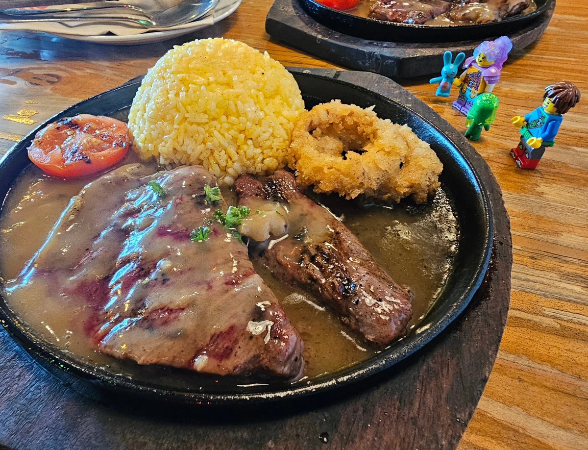 reunionortzluis's tweet photo. #lunch #fierystyle #steak #comboDos #welldone #plus #medium-rare #meaty #sizzling #hot #yummy #foodpic #foodie #foodphotography #foodporn #awesome https://t.co/lgvrn5agXN