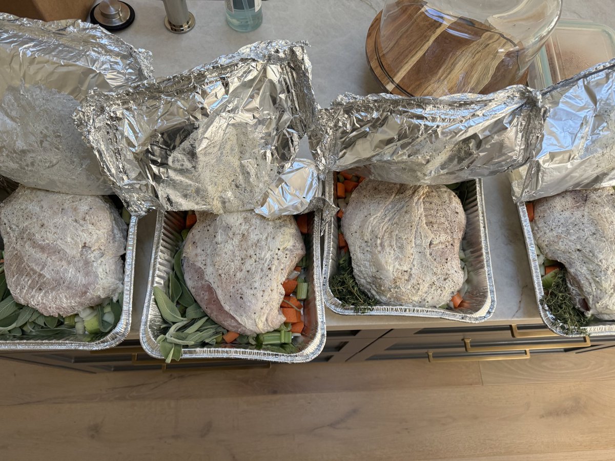 I’m ready to host 28 people for Thanksgiving tomorrow. These turkeys are not an L2.