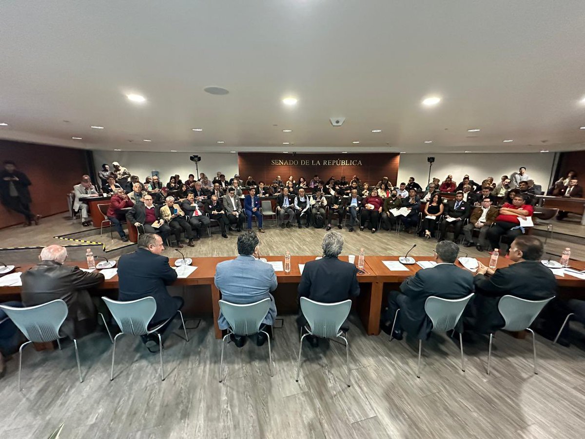 Acompañé a diversos docentes y alumnos del Instituto Politécnico Nacional en el Foro de Politécnicos de Innovación, Ciencia y Tecnología. Su labor en la construcción de la nación y en la transformación de México es invaluable.