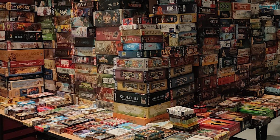 ClubKritik's tweet image. Como es habitual, pondremos a vuestra disposición durante toda la noche nuestra montaña de juegos de mesa. Seguro que tenemos juegos que tenéis ganas de probar... Pues no te lo pienses más! Ven al #58ONS y pasa la noche más friki de toda la Navidad!