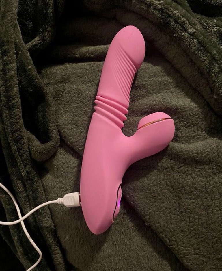 blacktwiterthrd's tweet photo. I just used this vibe for the first time and shit went crazy 🥴 https://t.co/1SLYKDFHbG