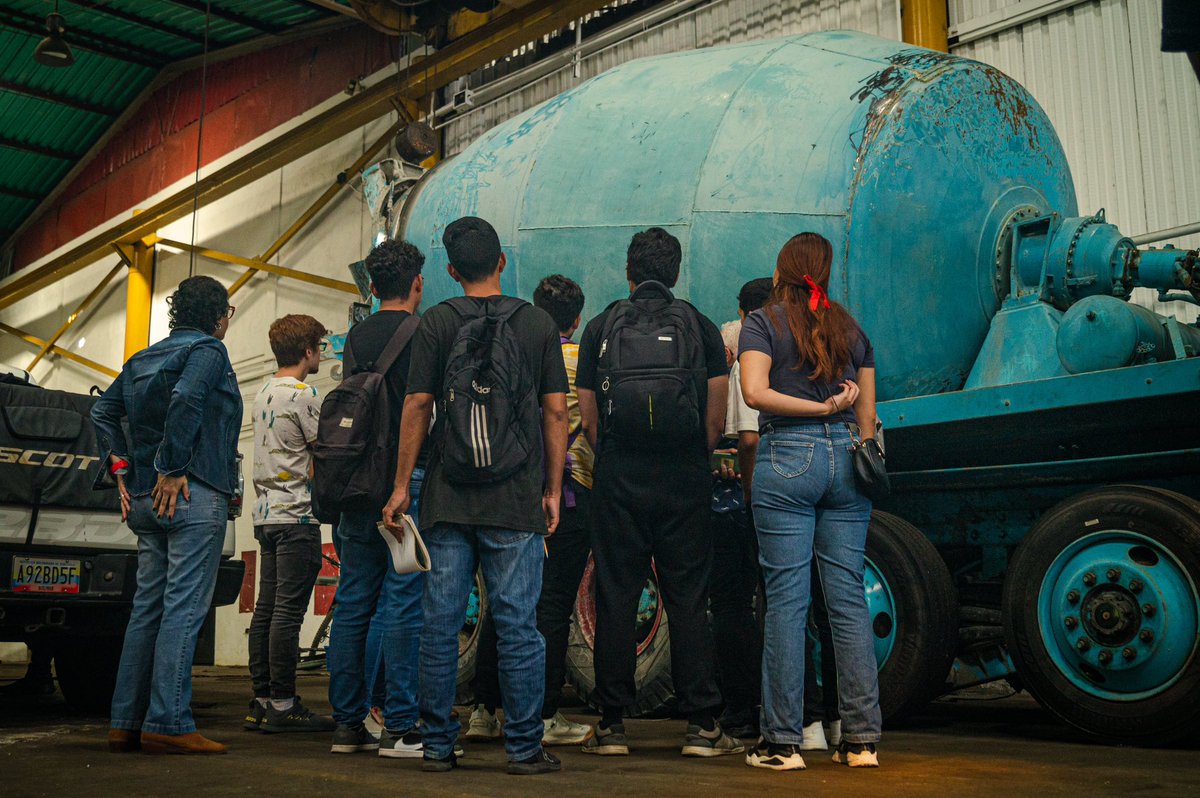 uam_ve's tweet photo. Hoy, 9 de nuestros estudiantes de la Facultad de Ingeniería junto a su Decana, Ariana Rivas, se dirigieron a OXICORTE de Venezuela para aprender un poco más sobre la fabricación de metales 👷 https://t.co/TXSjQrsozL