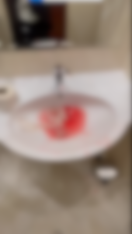 cvvpharos's tweet image. #kawiaq #karpa #pobicie #pobildziewczyne Bartłomiej K. brutalnie pobił dziewczynę na żywo u Marcina F., znanego jako Kawiaq. Zadowolony z chaosu, chłopak i towarzysze szybko się spakowali, zostawiając ją pobitą. Teraz planuje ucieczkę z kraju samolotem.