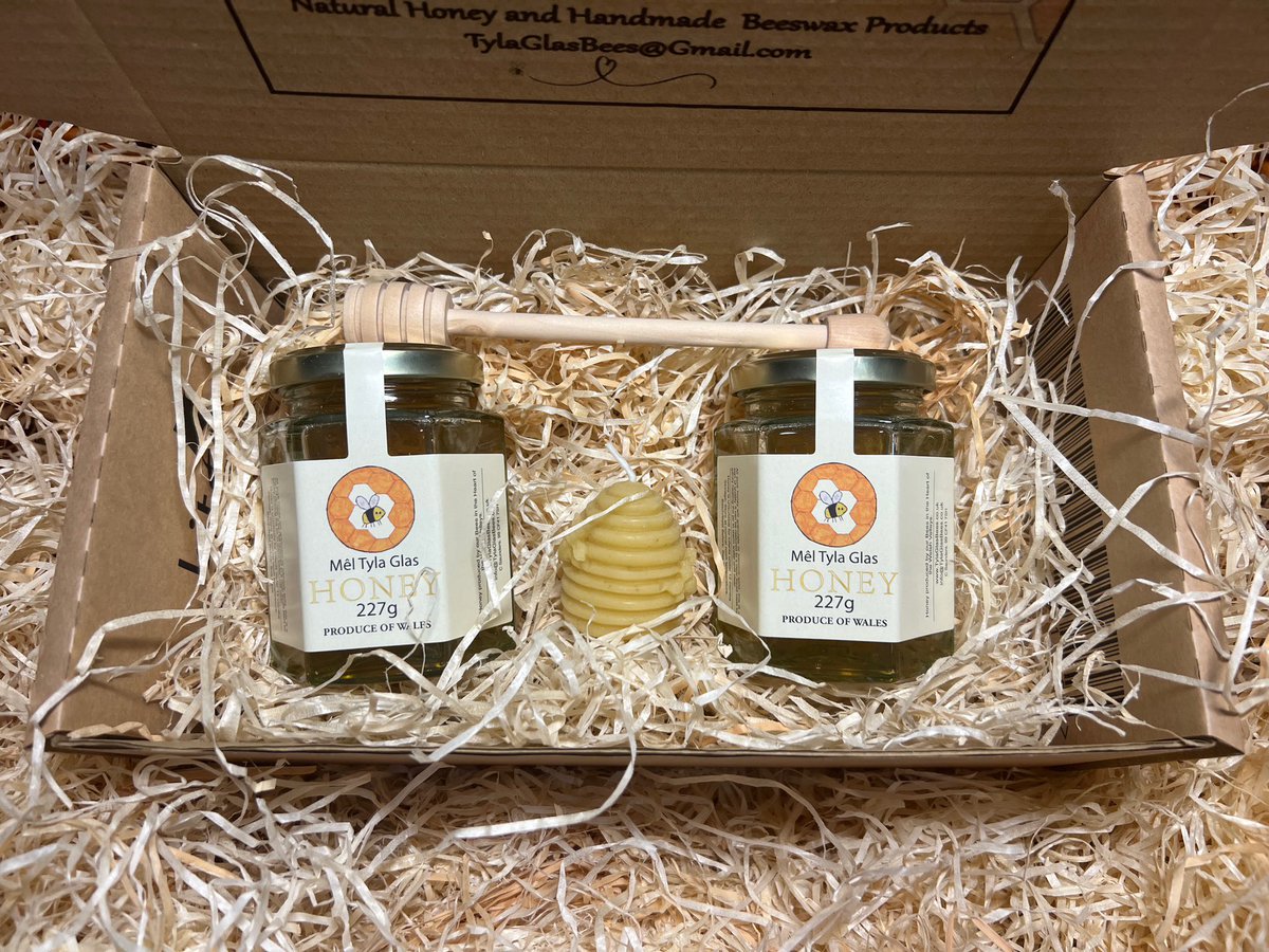 TylaGlasBees's tweet photo. With Christmas fast approaching, don’t forget that we sell lovely honey gift boxes that contain 2 jars of our beautiful honey (autumn and chunk), a handmade candle made with beeswax from our bees and a wooden honey drizzler.

https://t.co/DsLwdar0kM https://t.co/tCenUkycZz