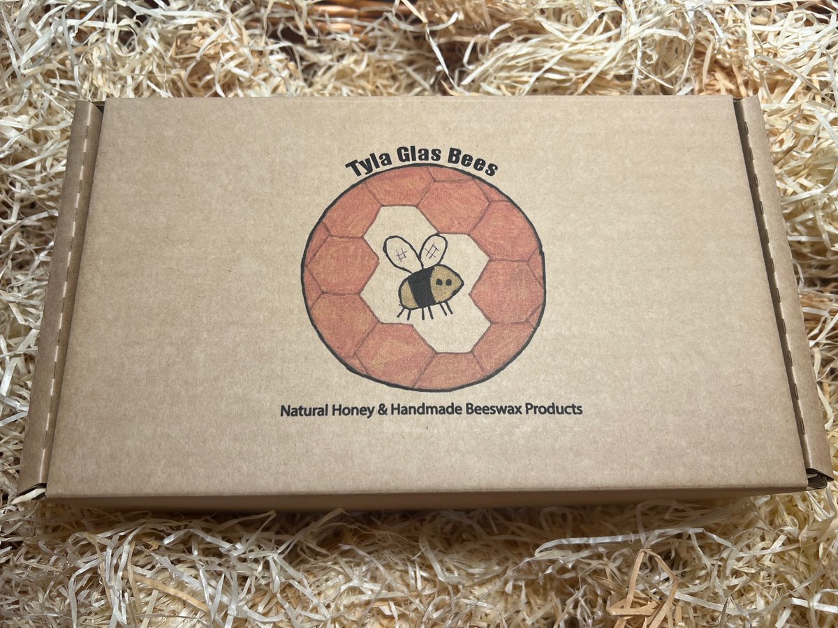 TylaGlasBees's tweet photo. With Christmas fast approaching, don’t forget that we sell lovely honey gift boxes that contain 2 jars of our beautiful honey (autumn and chunk), a handmade candle made with beeswax from our bees and a wooden honey drizzler.

https://t.co/DsLwdar0kM https://t.co/tCenUkycZz