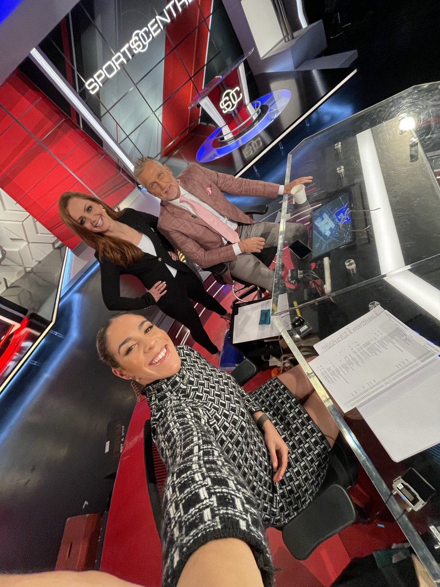 The band is back together 😎🥳⁦<a href="/KateBeirness/">Kate Beirness</a>⁩ ⁦<a href="/KayNurse11/">Kia Nurse</a>⁩ ⁦<a href="/TSN_Sports/">TSN</a>⁩ ⁦<a href="/Raptors/">Toronto Raptors</a>⁩