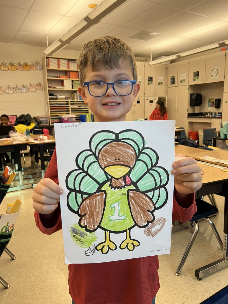 ClassWithMissK's tweet image. Hey @JalenHurts @Eagles, check out this turkey disguise! 💚🦅