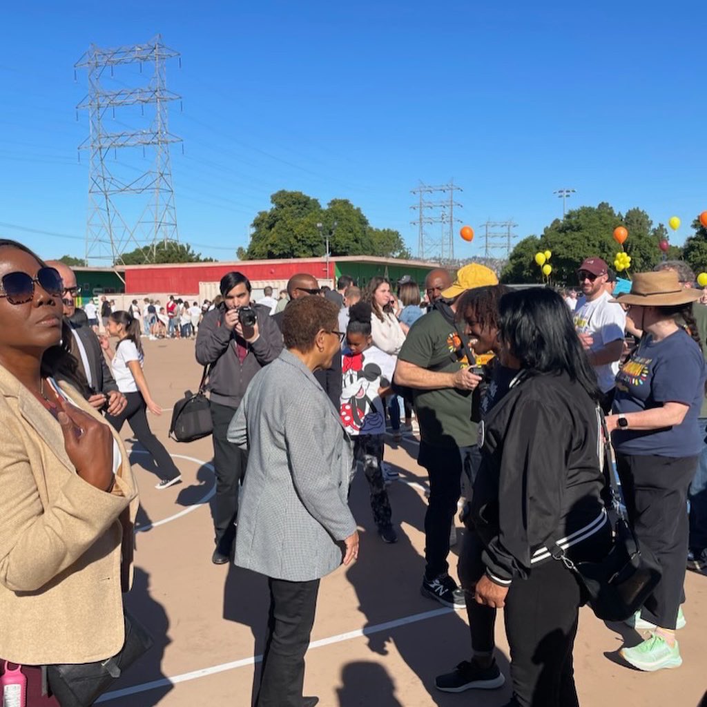 Baldwin Hills Elementary School Turkey Drive with Southwest and South Traffic Division