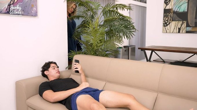 VID SOLD! Sucking Off My Step Son 🔥 Check it out! https://t.co/9DAj5gjE9r #MVSales @manyvids https://t<a href="/tag/mvsales"class="tags"><span>#mvsales</span></a>