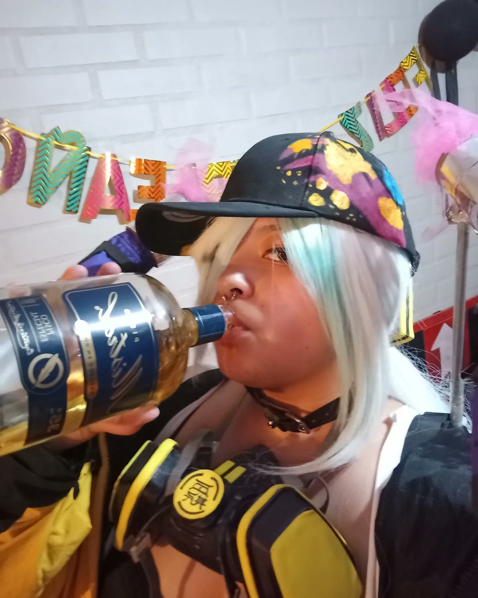Celebrando el cumple de la Isla con su pisco a lo macho 🍹 22 de Noviembre. #KOFXV #SNK #KOF #Isla #KOF15 #KOFXV #kingoffighters #ザ・キング・オブ・ファイターズ #kofxv_isla #Isla #fightinggames #cosplaychile