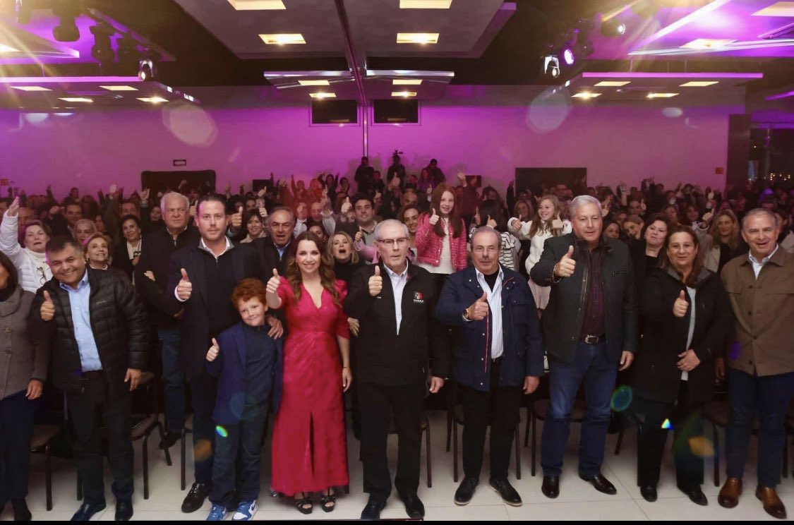 Eduardo Olmos Castro (@eduardoolmosc) on Twitter photo Este día acompañé a mi amiga y compañera diputada <a href="/MBarbaraCepeda/">María Bárbara Cepeda</a> a la presentación de su informe legislativo.
Muchas felicidades, mi reconocimiento por ser una gran representante social desde el <a href="/CongresodeCoah/">Congreso de Coahuila</a>.
Enhorabuena. Este día acompañé a mi amiga y compañera diputada <a href="/MBarbaraCepeda/">María Bárbara Cepeda</a> a la presentación de su informe legislativo.
Muchas felicidades, mi reconocimiento por ser una gran representante social desde el <a href="/CongresodeCoah/">Congreso de Coahuila</a>.
Enhorabuena.