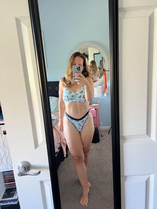 Onlyfans is on sale  https://t.co/arP8JltwTo https://t.co/vu0hHhgZA5