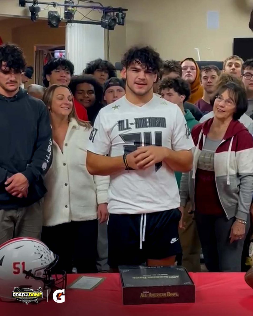 Navy All-American Bowl (@aabonnbc) on Twitter photo Football Player 🏈
Welcome ⭐️⭐️⭐️⭐️ Brayden Platt (<a href="/braydenplatt2/">Brayden Platt</a>) to the 2024 All-American Bowl <a href="/NBCSports/">NBC Sports</a>
#GoDucks 🦆
#AABCO2ON4TION 👑🌹🏈
#AllAmericanBowl 🇺🇸 <a href="/Gatorade/">Gatorade</a> Football Player 🏈
Welcome ⭐️⭐️⭐️⭐️ Brayden Platt (<a href="/braydenplatt2/">Brayden Platt</a>) to the 2024 All-American Bowl <a href="/NBCSports/">NBC Sports</a>
#GoDucks 🦆
#AABCO2ON4TION 👑🌹🏈
#AllAmericanBowl 🇺🇸 <a href="/Gatorade/">Gatorade</a>