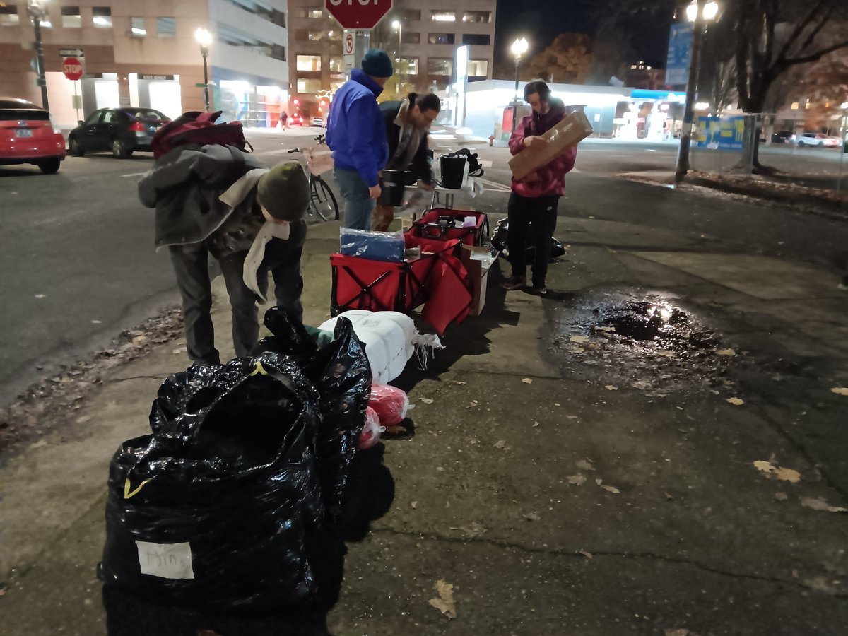 PDXMutualAidNet's tweet image. Consistency is key, and we have consistently been going out every Wednesday night in downtown Portland to get distribute supplies to those who need them.

We offer snacks, water, blankets, tents, medical supplies, sewing kits, and more.