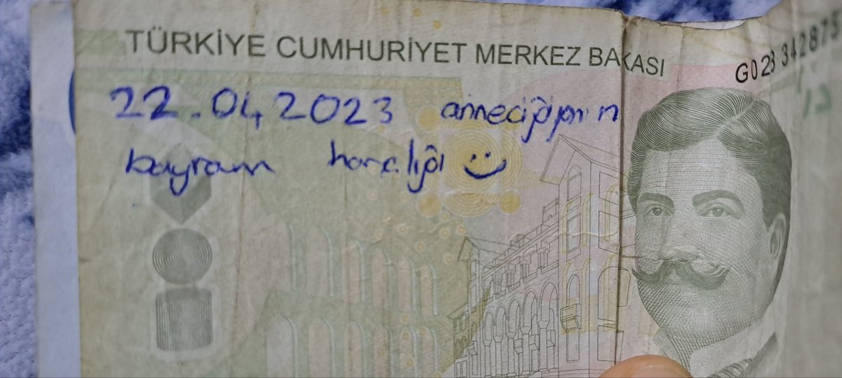 Birinin bayram sevinci bana denk geldi😍
Kim bilir 7 ay içerisinde kimlerin elinden geçti bu para.