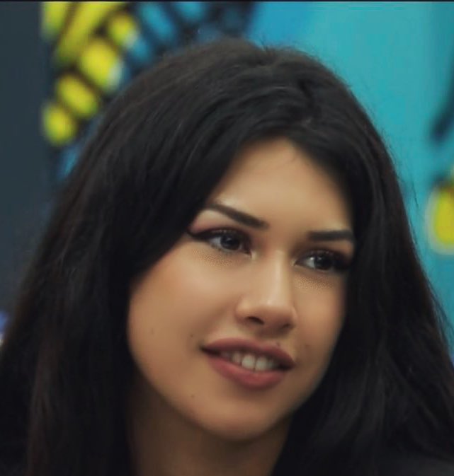 GHArgUpdates's tweet photo. Skarcita nunca puede disfrutar sus logros, cuando compró la wea pa ver a su familia la hicieron sentir culpable y ahora que es semifinalista y gana la última prueba lider su amiga le hace sentir que fue injusto en vez de celebrarlo.
 #GranConstanza https://t.co/kZ2GTBLFm4
