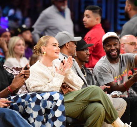 Adelesnews's tweet image. Adele and Rich Paul at tonight’s Lakers vs Mavericks basketball game #DALvsLAL
