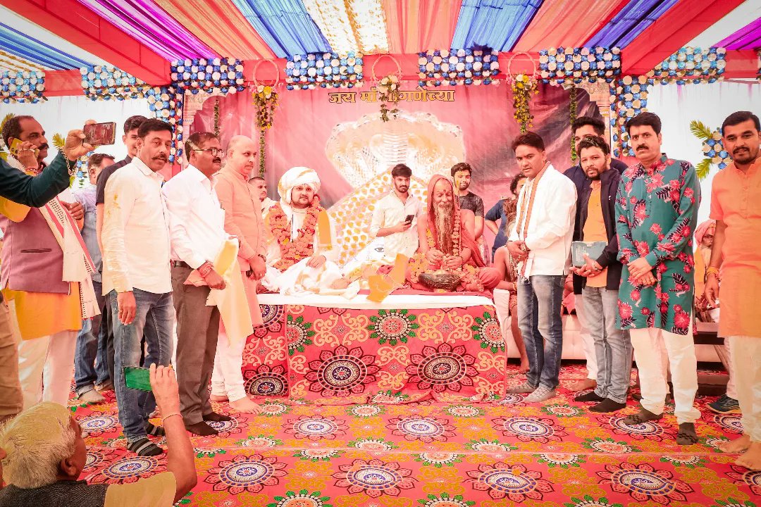 mlacbsaakya's tweet photo. भालुंडी में नागणेची माता मंदिर के भूमि पूजन कार्यक्रम में पधारे पूज्य गुरुदेव अवधेशानांद जी महाराज व पूज्य सुदर्शनाचार्य जी महाराज के दर्शन कर आशीर्वाद प्राप्त किया।
#मेरीविधानसभा_मेरापरिवार #विकासकासंकल्प https://t.co/B4k2fzTXNA