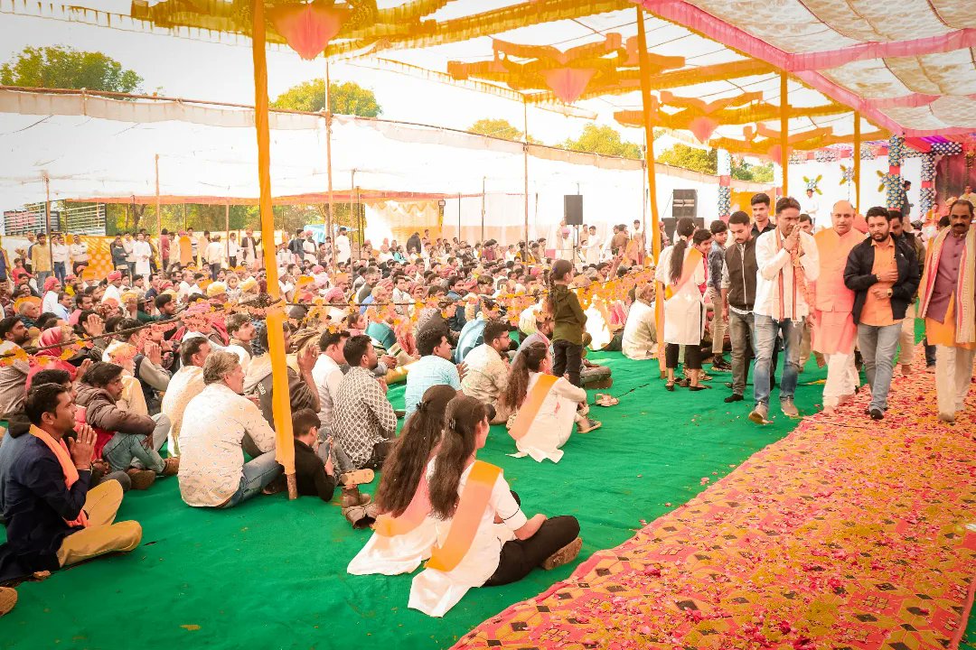 mlacbsaakya's tweet photo. भालुंडी में नागणेची माता मंदिर के भूमि पूजन कार्यक्रम में पधारे पूज्य गुरुदेव अवधेशानांद जी महाराज व पूज्य सुदर्शनाचार्य जी महाराज के दर्शन कर आशीर्वाद प्राप्त किया।
#मेरीविधानसभा_मेरापरिवार #विकासकासंकल्प https://t.co/B4k2fzTXNA