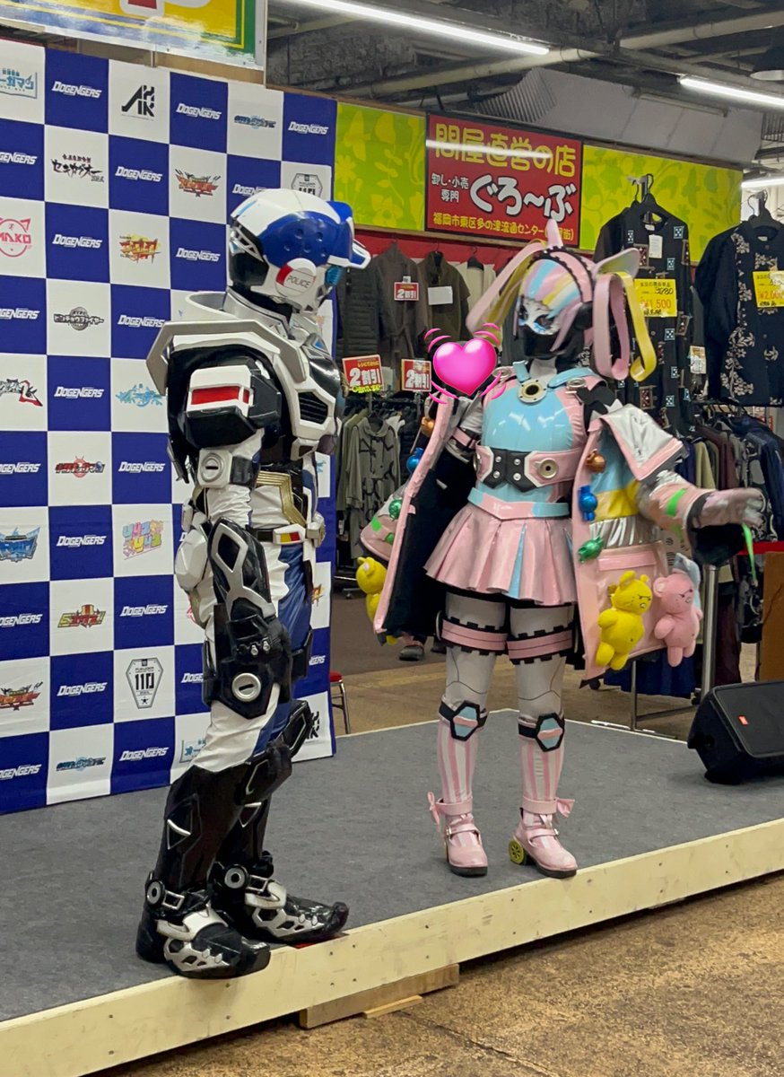 uculus_azul's tweet photo. お散歩に行こう！！₍ᵔ· ̫·ᵔ₎ ってはしゃいでるユズユズちゃんに、足元気をつけて降りてくださいね、ってするヒャクトーバンくんだ〜〜〜(   ᷄ᾥ ᷅   )💘💘💘 https://t.co/HuwW9pEenm