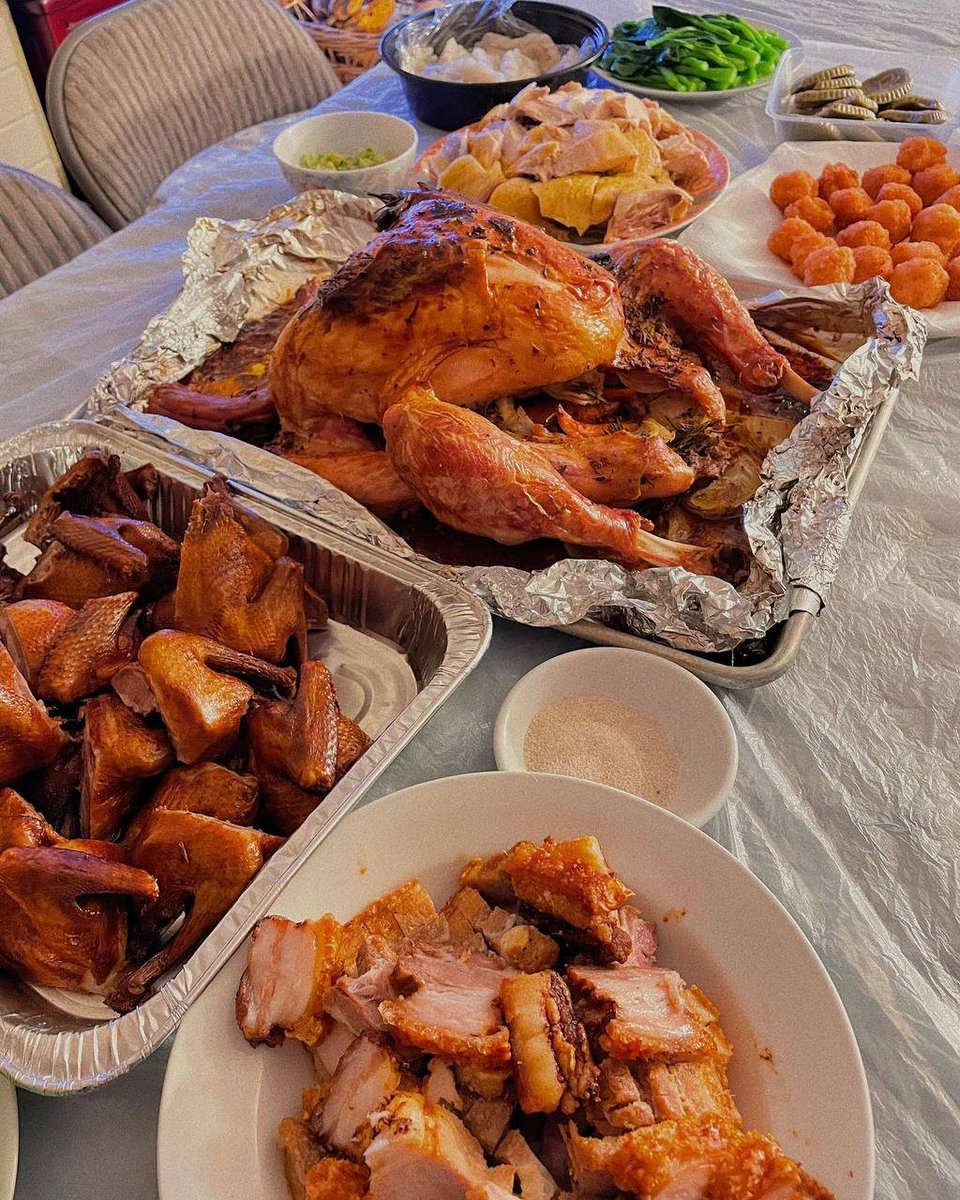 Oo0anna2's tweet photo. The flavors of Thanksgiving just aren't the same outside of home, but the love and togetherness make it special. 💕 https://t.co/7DMJ027AUI
