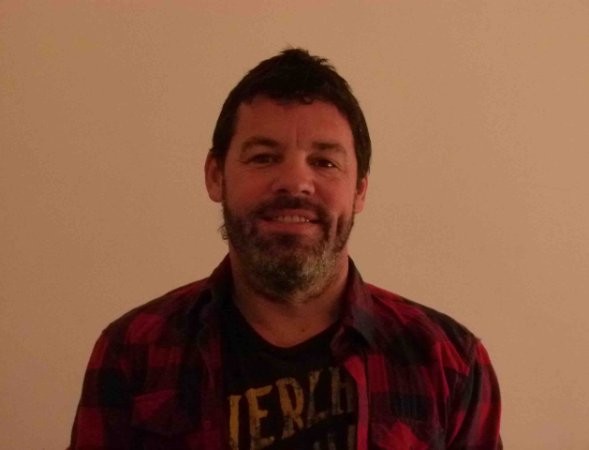 guardiamuyalta's tweet photo. Este personaje de la foto, de profesión "periosida deportivo", es el que militaba para Massa y quiso apurar a Scaloni con el tema de Sociedades Anónimas en el fútbol. 👇👇👇

Se llama Alexis Nicolás Szewczyk, despedido de TyC Sports por falta de idoneidad, que ahora "curra" en los medios públicos y en la Unidad Básica de C5N, del evasor agravado Cristóbal Lopez que le robó 8000 millones de pesos al Estado junto con el delincuente golpista eterno de Marcelo Hugo Tinelli.

Antes de las elecciones, también hubo un pedido de foto al plantel de Argentina con Sergio Massa para ver si sumaban algun otro voto, pero tanto jugadores como el DT se negaron.

Todas estas presiones políticas llevaron a Scaloni a pensar si renuncia a la Selección o si sigue. No le gustó que lo usen para manejos políticos espúreos.

Si Scaloni hoy está pensando en su continuidad es por culpa de tipos como este HDP. 👇

Que lo sepa todo el mundo.