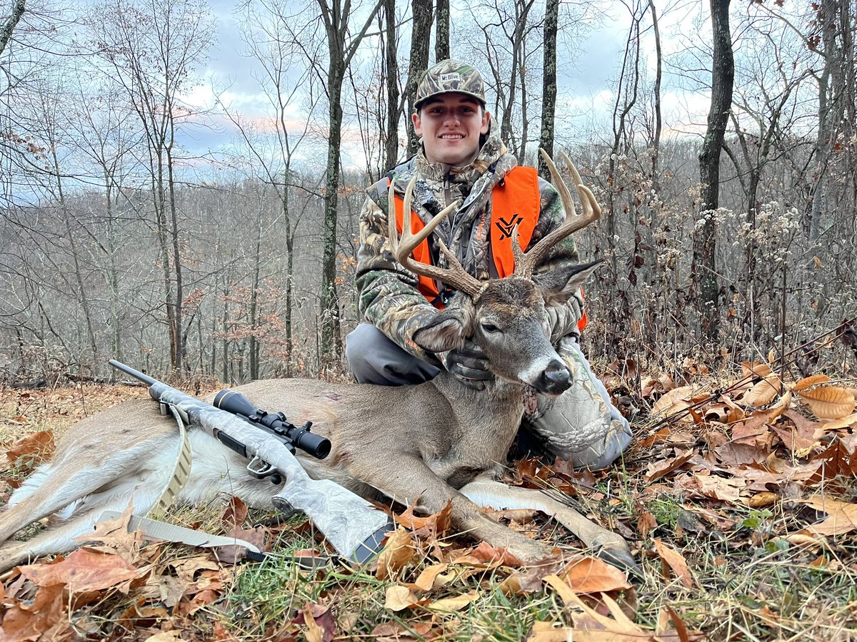 landenlewis99's tweet photo. Man what an awesome day! Finally got one ๐ฆ. Thanks to my great guide @IsaacKitzmiller . Nothing like being in the woods with you buddies.
#hunting #deerhunting #buck #hunter #nature #woods #camo #8pointer #wildlife https://t.co/wrMqLbfzMN