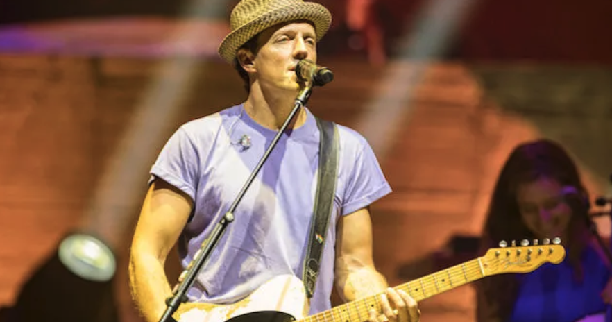 Jason Mraz, Taylor Swift's former duet partner, got a perfect score for his dance to Swift's 'Don’t Blame Me,' during the 'Dancing With The Stars' Taylor Swift night WATCH ➡️ uproxx.com/pop/jason-mraz…