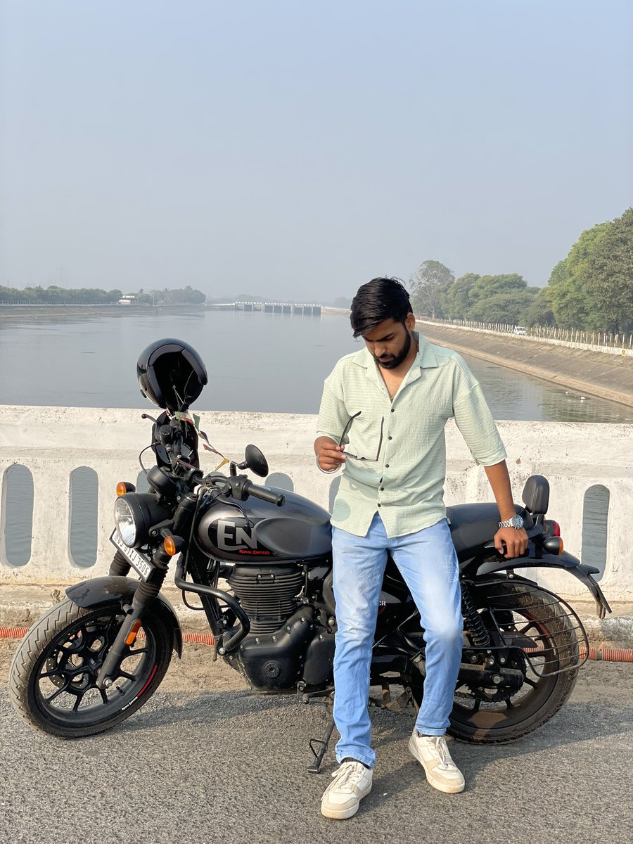 aashishsachdev9's tweet photo. Caption my bike https://t.co/MwK6MpIlPt