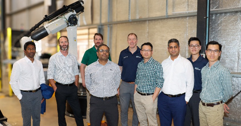 unisqaus's tweet photo. Up, up and away 🚀
You might recognise ‘digital twin’ technologies from Tony Stark’s fictional workshop in the #IronMan movies...
Fun fact: Our #iLAuNCH researchers have teamed up with @Boeing and #MEMKO to make it real.
