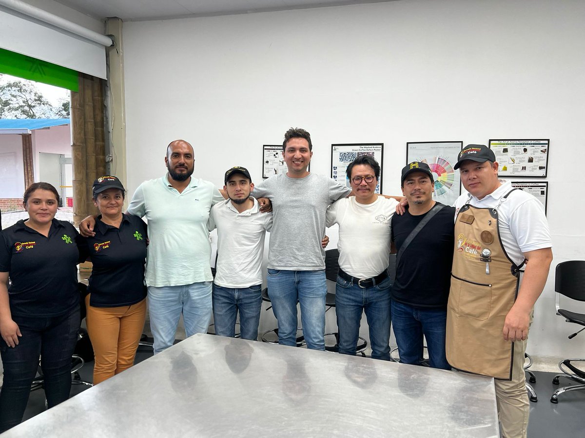 UsolidariaCo's tweet photo. #Hoy visitamos #Guadalupe, #Timaná y otros municipios del sur del  #Huila, catamos parte de las 35 muestras de café de nuestras organizaciones que hacen parte de la Red Solidaria de Cafeteros. Nos preparamos para la Feria Surcolombiana del Café en #Pitalito! https://t.co/e25QlJP1cK