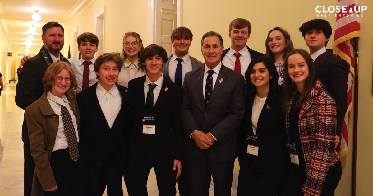 CloseUp_DC's tweet photo. Students from Alabama’s Chelsea High School took to the Hill with teacher Ryan Adams to meet with their members of Congress on a myriad of issues concerning their school and community. @CHHSHornets #CloseUpDC #HillDay https://t.co/MTV1VyohtM