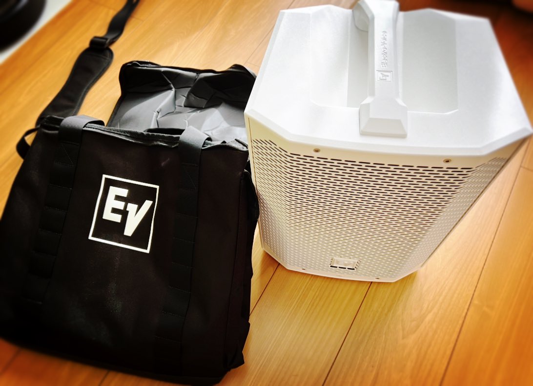hadakanekutai's tweet photo. Everse8がやってきた
ホワイトめちゃオシャレ😊
#everse8
#electrovoice https://t.co/u5bAs879Nl