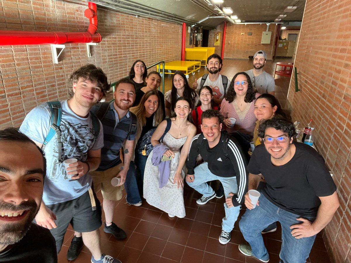 Virología Molecular (@viromol) on Twitter photo Se fue un año más de nuestro curso de Virología Molecular 🦠🧬 Como todos los años intentamos dejarles a nuestros estudiantes tanto conocimientos básicos como herramientas prácticas que los ayuden a pensar de forma crítica e independiente. Larga vida a ViroMol 💪😉. <a href="/Udelaruy/">Universidad de la República</a> Se fue un año más de nuestro curso de Virología Molecular 🦠🧬 Como todos los años intentamos dejarles a nuestros estudiantes tanto conocimientos básicos como herramientas prácticas que los ayuden a pensar de forma crítica e independiente. Larga vida a ViroMol 💪😉. <a href="/Udelaruy/">Universidad de la República</a>