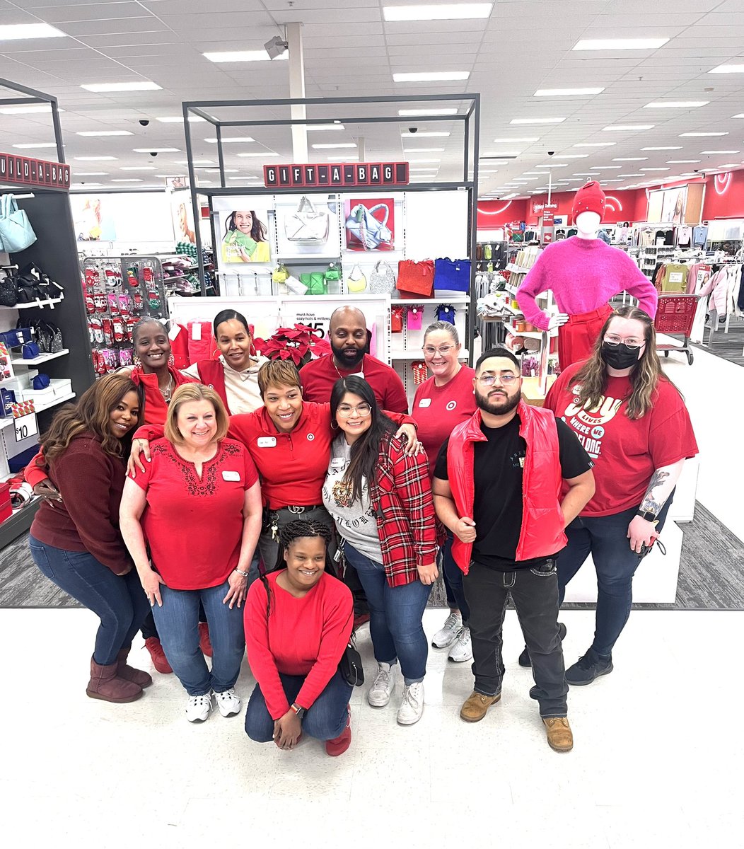 rpatelarise's tweet photo. Target 🎯 #2415
South Canton, Mi
Happy Thanksgiving 🍁🍂!!!
Come visit us on Black Friday for GREAT deals throughout the entire store.
Have a wonderful holiday weekend and be safe! 🫶🏼🫶🏼🫶🏼
#targetrocks
#lovetarget https://t.co/kw3BZrv0HO