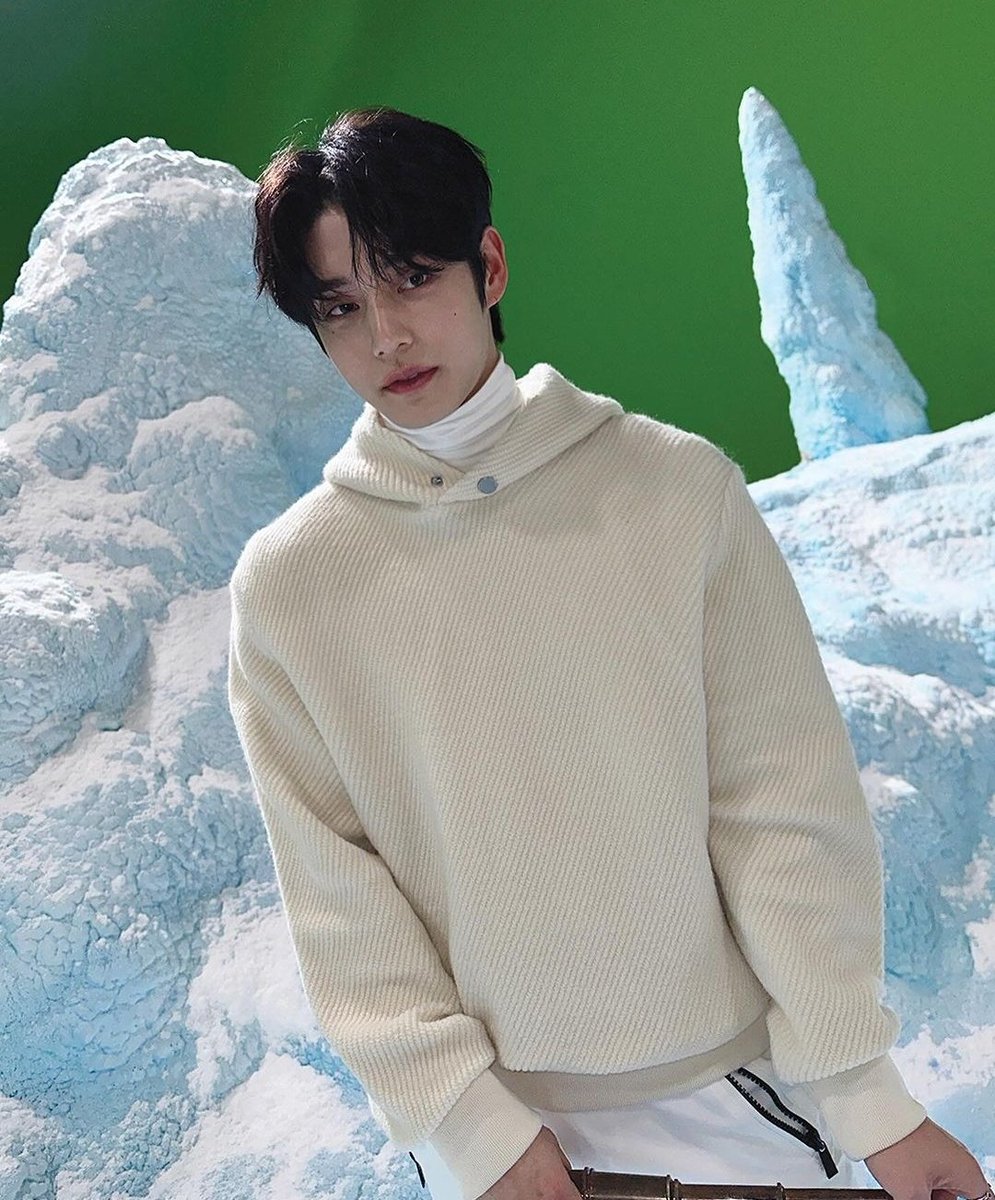 NotYourKJW's tweet photo. ≽^•⩊•^≼ ♡
  ━O━O━━━━━
      <📸> 231111 zb1official instagram update by 🐈‍⬛

#ZEROBASEONE #ZB1 #제로베이스원 #MELTINGPOINT  #가시 #KIMJIWOONG https://t.co/SETEwZIJBi