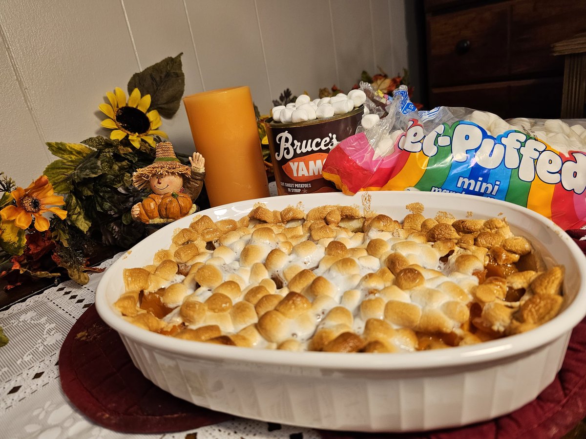 GuyHazzel's tweet photo. Simple Thanksgiving Tip #4: 

Sweet potatoes! 🍠 🍠  Super easy!

Canned yams or sweet potatoes, drain, put into bowl, cover liberally with marshmallows, and cook until brown (like 15min at 400oF)

#Thanksgiving #VTuber https://t.co/ZhVOo8UYWR