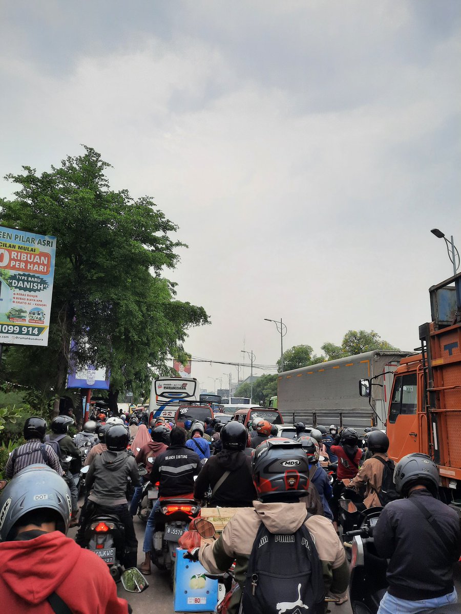 Coba, yg kena macet absen 😂