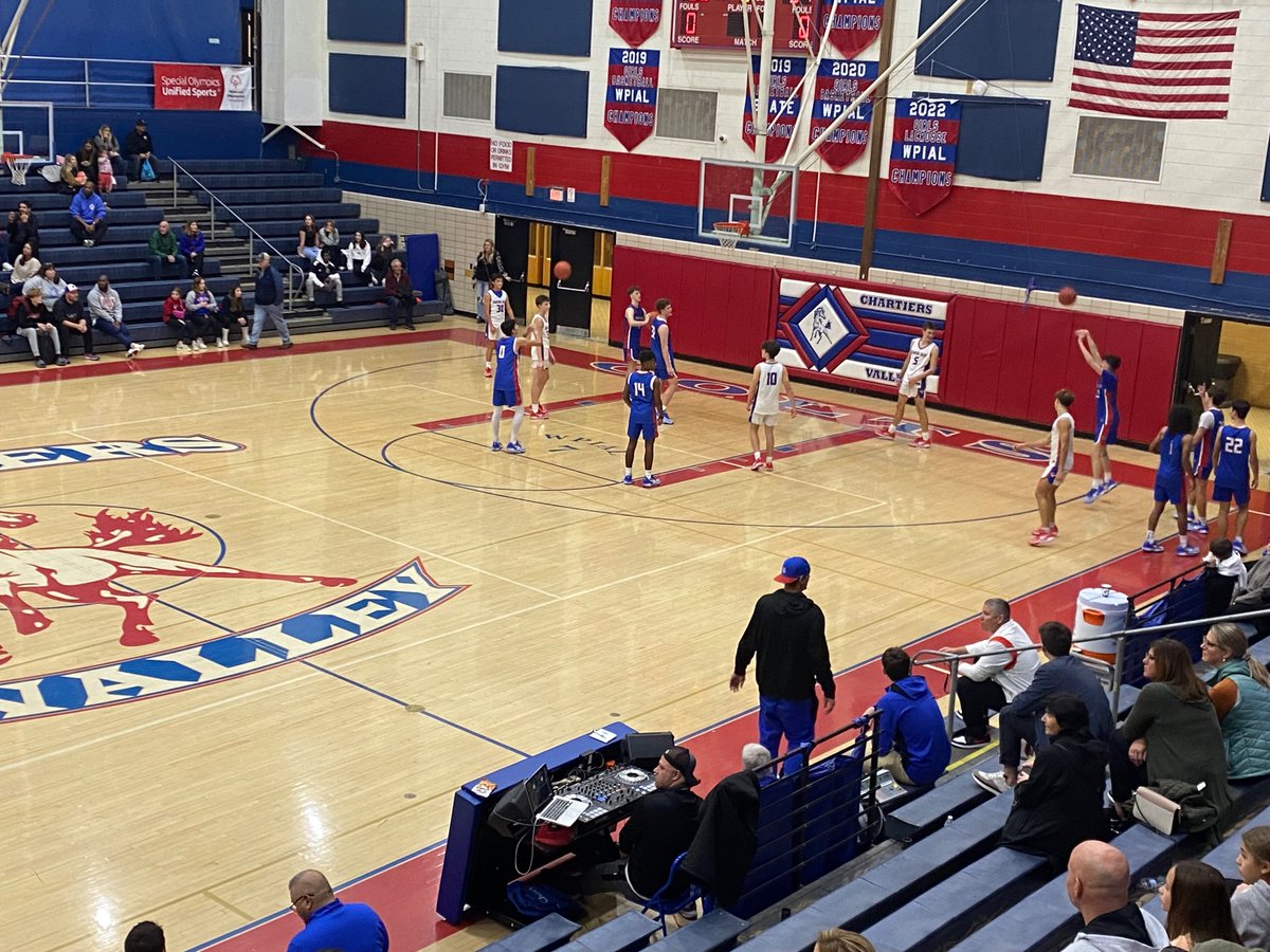 AHNSportsMed's tweet photo. Pre-holiday hoops tonight at the Red & Blue Shootout! #CVHoops @CVColtsAD @CVSDcolts https://t.co/WX6EI6Nw07