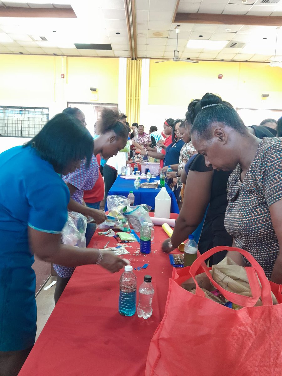 NataliaJA876's tweet photo. Sensory Play Make and Take session in Region 1 #Brainbuilder #sensorylearning #sensorybags @ECCJA @alysonorgill @blanchcamp @SDixonreg6 🎊👍 https://t.co/1AQ4tg4bdk