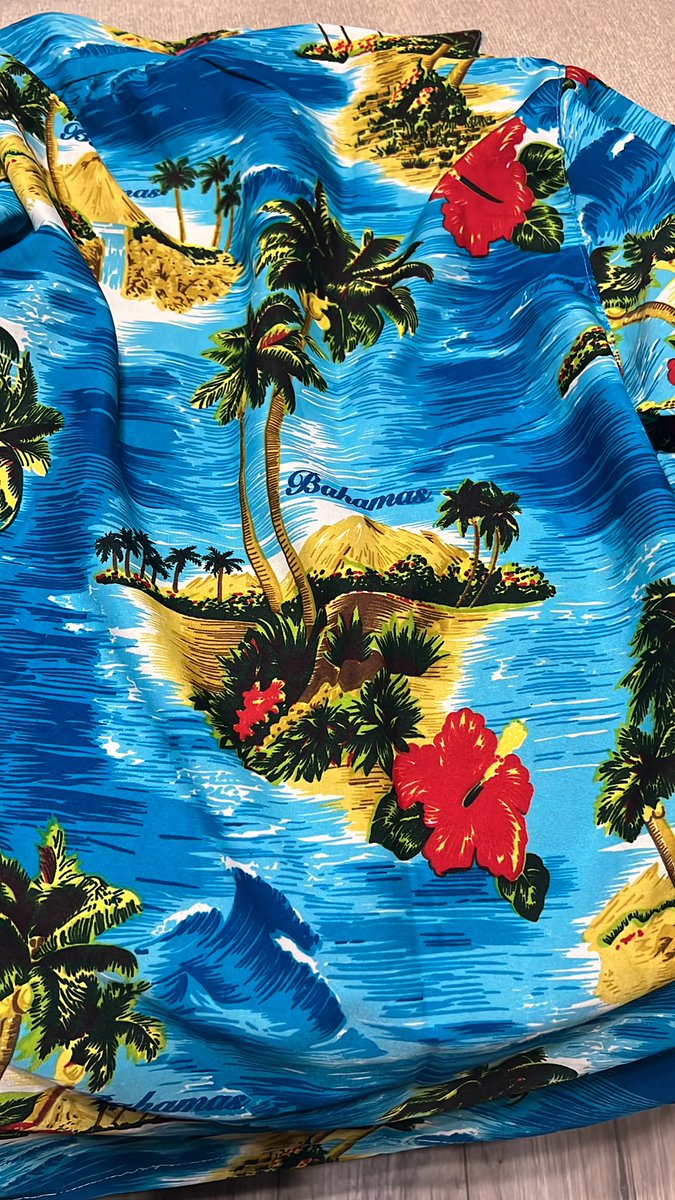 chrisbrewer10's tweet photo. I can’t be in the Bahamas today but I got my Bahamas shirt! #LetsGoHogs #Wps https://t.co/yOfGb0IoVJ