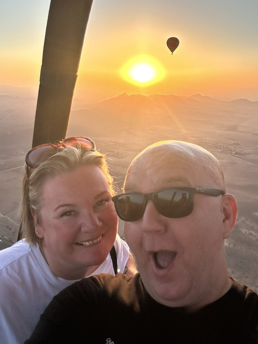 Andypandyfish's tweet photo. @Syndicate Would you just look at that Vie-beautiful! Hot air ballooning in Marrakesh https://t.co/5btb5JpFyB