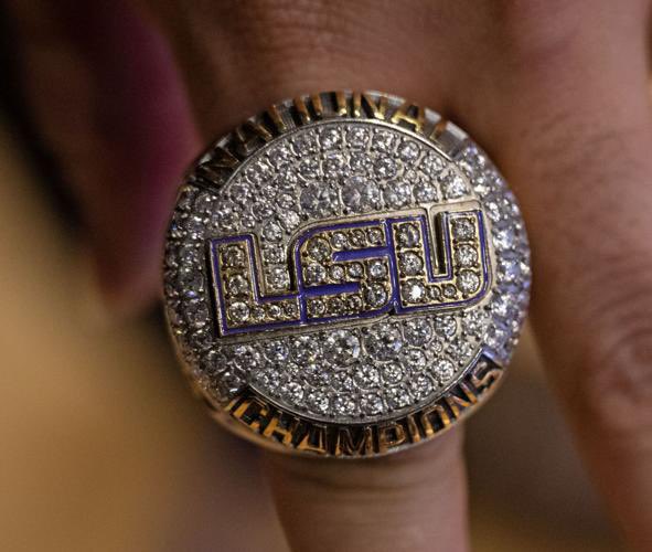 Mikdup_8's tweet photo. No rings either https://t.co/6GqTUdwMju