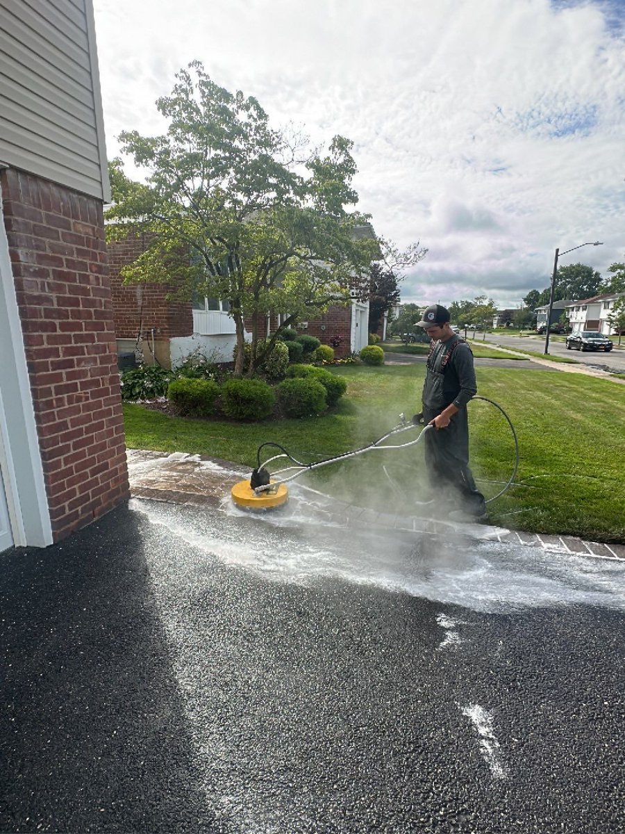 Pressurewashli's tweet photo. 🌟 "Elevate Your Curb Appeal with Pressure Washing in Great Neck, NY!  💧 | Pressure Wash Long Island

Transform your home with the power of pressure washing!  Our expert services in Great Neck, NY, bring a new level of cleanliness to your exterior surfaces. https://t.co/GvONz40843
