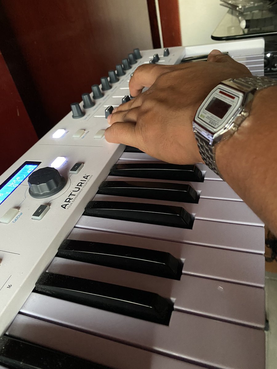 Blessed the music-makers.

Happy Santa Cecilia, again!