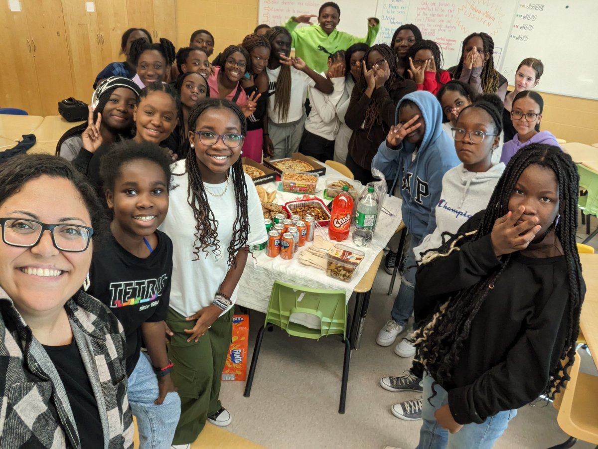 @StFXOCSB 7/8 BSA Potluck was a great success. We loved spending quality time together and building community!
@OttCatholicSB @OCSB_BEN 
#ocsbBeCommunity #ocsbJoy #coyoteproud