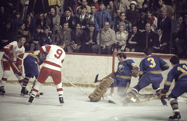 hockey_samurai's tweet image. An engaged audience. No kiss cams. No blaring music. No PA announcer trying to entertain instead of inform. No ads on the boards. Hockey. Just hockey.