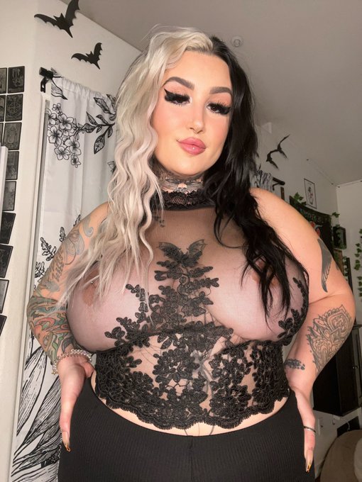 Thanksgiving dinner outfit https://t.co/2xROcj6L3f